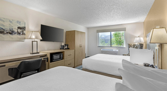 Четырёхместный номер Deluxe Best Western Alpenglo Lodge