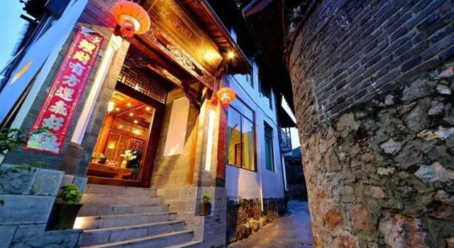 Lijiang Flowers Lanting Boutique Resort Inn, Забронировать Курортный отель Курортные отели Лицзян, рядом с Улица Сквер-стрит Древнего города Шухэ, Курортный отель