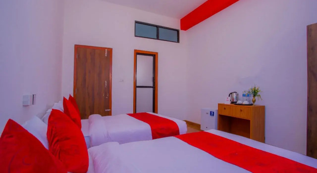OYO 240 Hotel Aagan, Забронировать Отель Отели Дхуликхел с завтраком, Завтраки