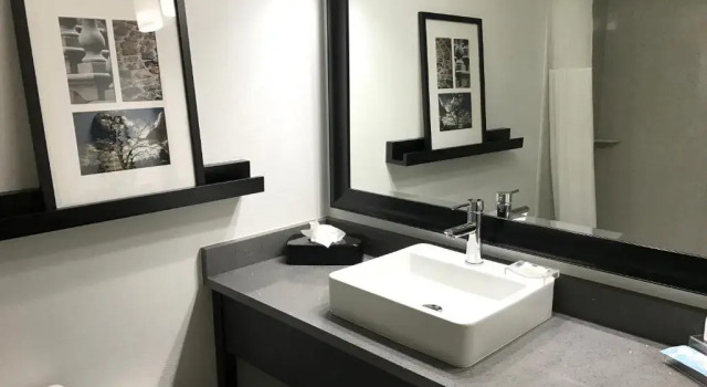 Четырёхместный номер Standard Country Inn & Suites by Radisson, Dalton, GA