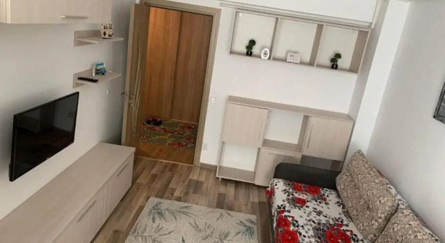 Lovely Bacau 1 bedroom apartment, Rezerwuj Apartament Hotele w Carpathians - Romania z parkingiem, Parking