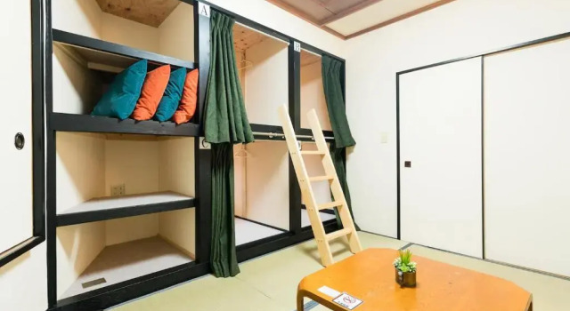 Четырёхместный номер Tokyo Guest House Ouji Music Lounge