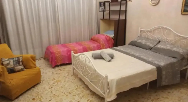 Appartamento turistico Giarre Offre Camera in condivisione Euro 300 al mese, Buchen Sie Ferienwohnung Hotels in Sizilien mit Parkplatz, Parkplätze