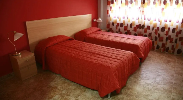 HOSTAL EL POLIGONO, Prenota Hotel Hotel economici a Castiglia-La Mancia