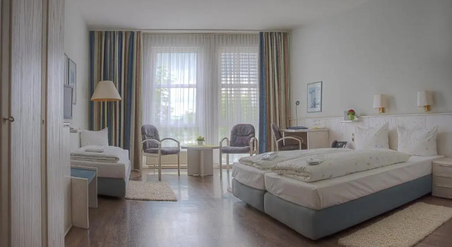 Трёхместный номер Standard Euro Park Hotel Hennef