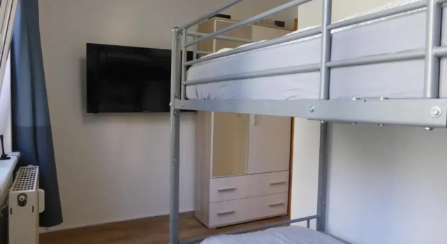Apartment Ferienwohnung Martin Luther, 3 Schlafzimmer, free WiFi, Nähe Zentrum, klimatisiert, hell, offen, sehr schön,, Prenota Appartamento Jena 