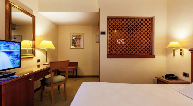Трёхместный номер Economy Hotel Excelsior Magenta