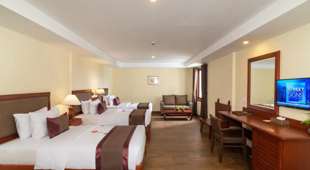 Трёхместный номер Deluxe с балконом Hotel De La Renaissance