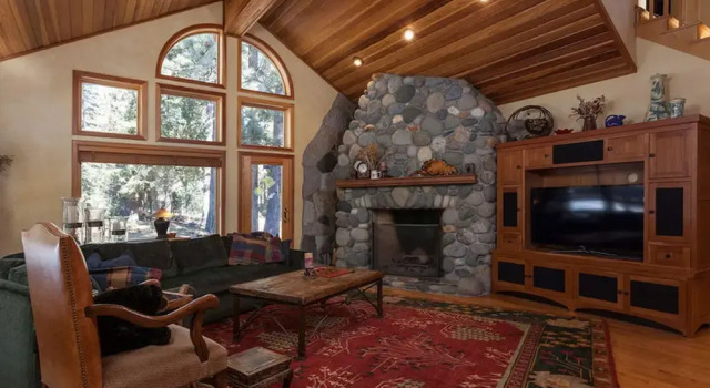 Pine View Lodge by Tahoe Mountain Properties, Забронировать Отель Траки Скво-Вэлли, рядом с Гольф-клуб Tahoe Donner