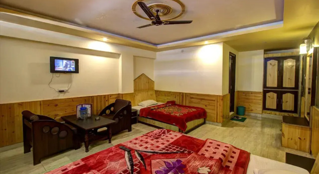 Hotel New Paramount, Забронировать Отель Отели Манали с парковкой, Парковка