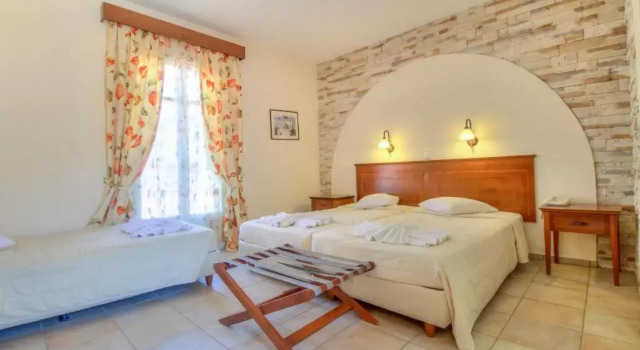 Трёхместный номер Standard Naxos Palace Hotel