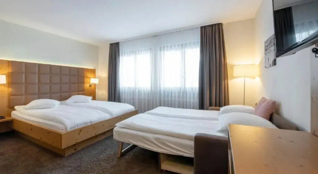 Четырёхместный номер Standard Hotel Olympic - Montana Center