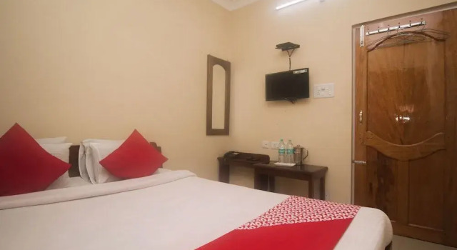 SS Lodge By OYO Rooms