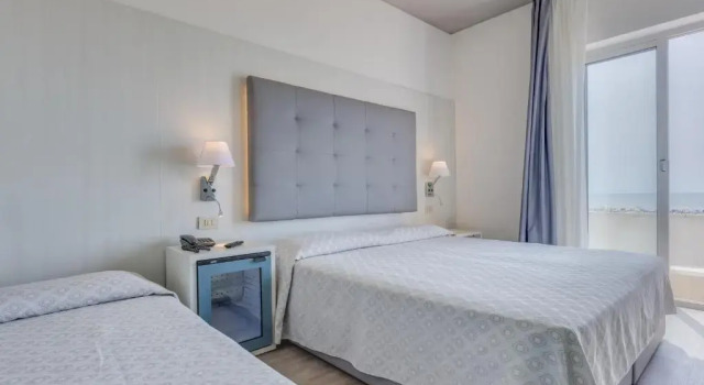 Семейный номер Standard с видом на море Hotel Austria