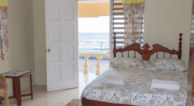 Двухместный номер Economy c 1 комнатой с видом на море Golden Sands Guest House