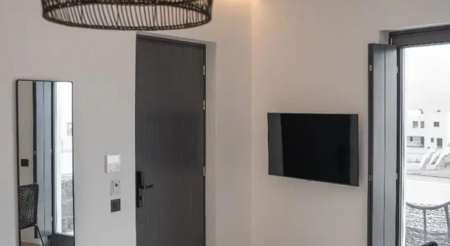 Полулюкс с балконом и с видом на море myLithos Suites