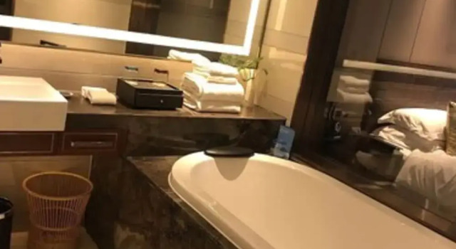 Номер Standard с видом на озеро Golden Eagle Summit Hotel Yancheng