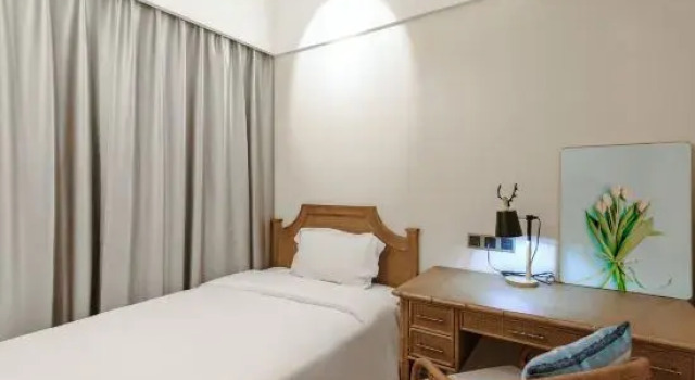Люкс с 2 комнатами с балконом и с видом на сад Tomorrow’s Stars Surfing Seaview Apartment (Wanning Riyue Bay Store)