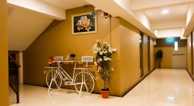Airbest Hotel, Varaa Hotelli Hotellit North-Eastern Thailand pysäköinnillä, Pysäköinti