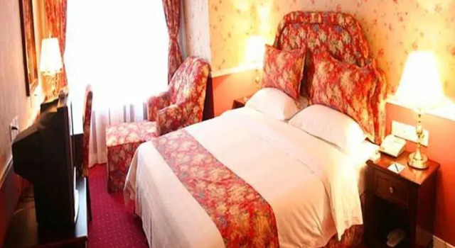 Oak Hotel- Chongqing, Забронировать Отель Отели Чунцин с парковкой, рядом с Станция метро Daping, Парковка