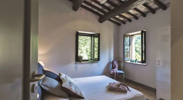 Splendid Villa in Preggio With Swimming Pool, Rezerwuj Willa Hotele w Preggio z parkingiem, Parking