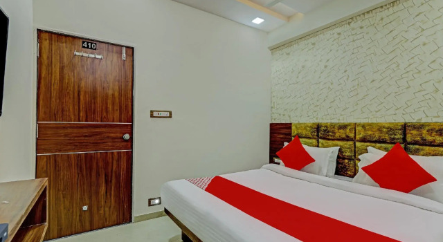 OYO 75791 Hotel Shree Pashupati Inn, Забронировать Отель Вадодара штат Гуджарат