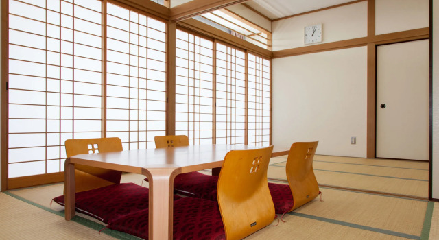 Shin-Osaka Youth Hostel, Забронировать Хостел Отели Осаки с парковкой, рядом с Eki Marche Shin-Osaka, Парковка