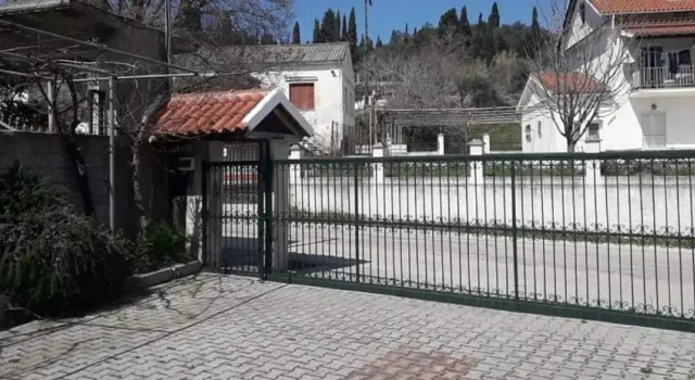 Коттедж с 2 комнатами Elena's and Evie's apartment