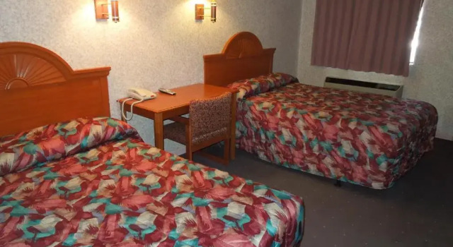Четырёхместный номер Standard Red Carpet Inn Absecon