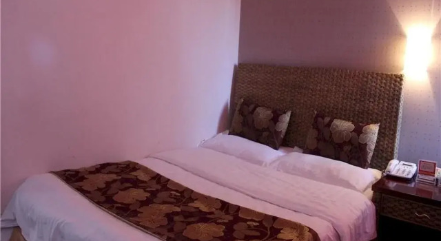 Qujing Derun Hotel