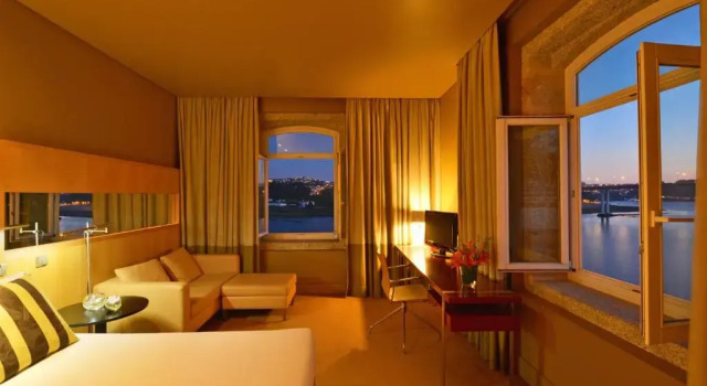 Трёхместный номер Deluxe Pestana Palacio do Freixo, Pousada & National Monument - The Leading Hotels of the World