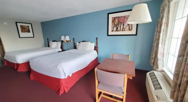 Четырёхместный номер Standard Twelve Oaks Inn