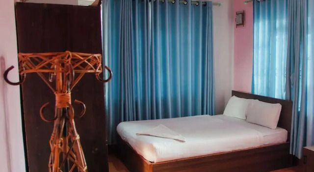 555 Home Stay and Restaurant, Забронировать Отель Отели провинции Гандаки-Прадеш с парковкой, Парковка