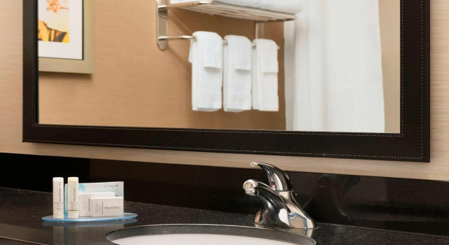 Четырёхместный номер Standard Fairfield Inn & Suites Hartford Manchester