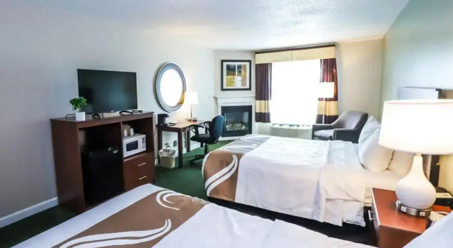 Четырёхместный номер Standard Quality Inn & Suites Auburn I-95