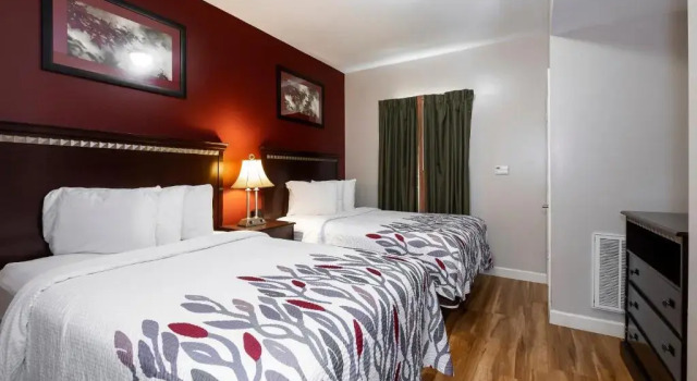 Четырёхместный люкс Red Roof Inn & Suites Wilson