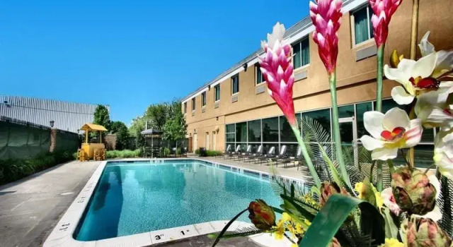 Люкс с 2 комнатами Holiday Inn Express Baltimore at the Stadiums by IHG
