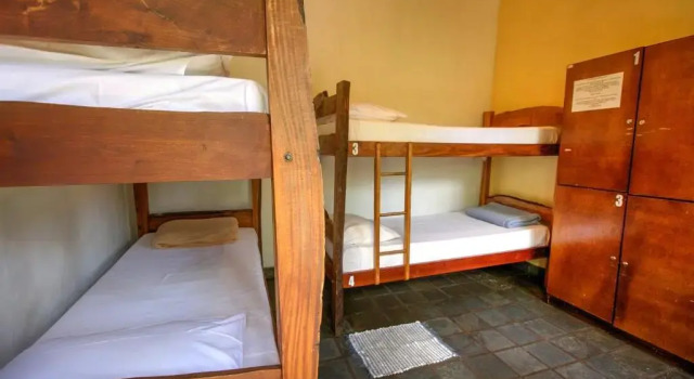 Кровать в общем номере (мужской номер) Pousada e Hostel Pé no Mato