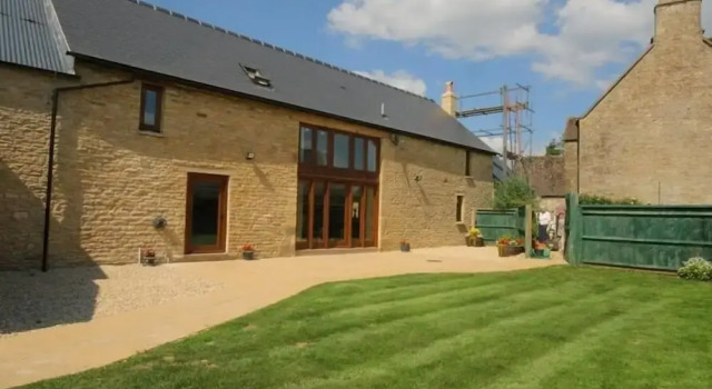 Коттедж Tithe Barn, Lyneham