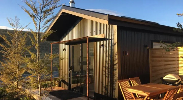 Коттедж c 1 комнатой Skylight House with Stunning Outdoor Bath