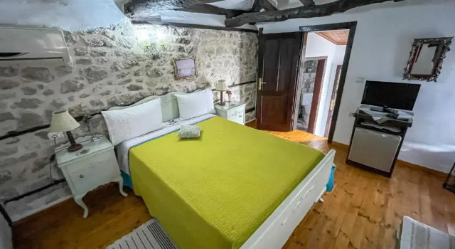 Bujtina Kodiket Guesthouse, Prenota Hotel Hotel a Berat County con parcheggio, Parcheggio