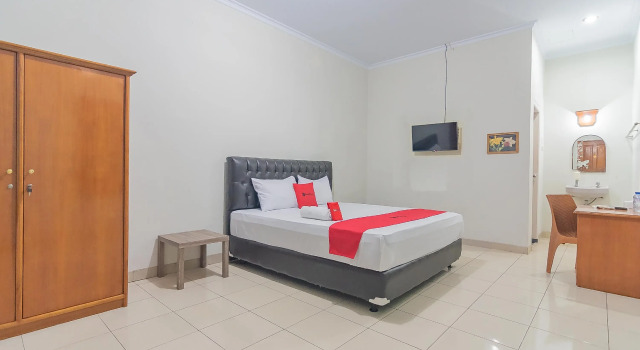Suite RedDoorz @ Pemuda Street