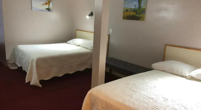 Четырёхместный номер Standard Voyageur Motel