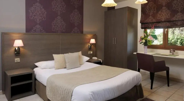 Номер Comfort Logis Hôtel Le Mistral - Restaurant - Montélimar Sud