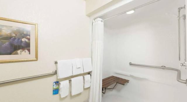 Двухместный люкс Baymont by Wyndham Des Moines Airport