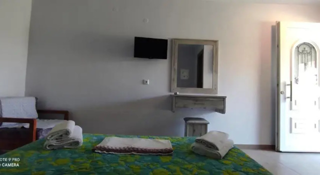 Aiolos II, Book Hotel Chrisi Akti 