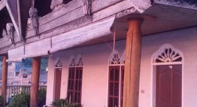 Melissa Palace, Rezerwuj Hotel Parapat Sumatra