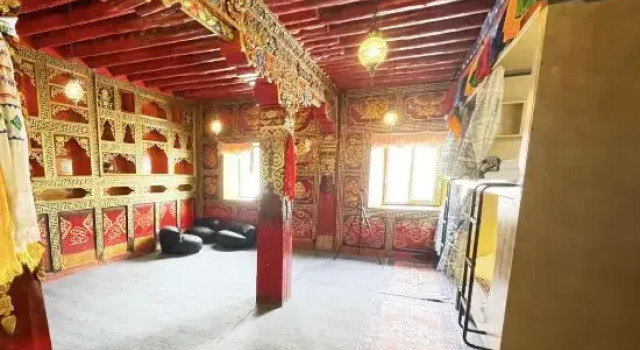 Кровать в общем номере Heavenly Crane -TibetLodge