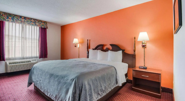 Двухместный люкс Econo Lodge Inn & Suites Chambersburg Central