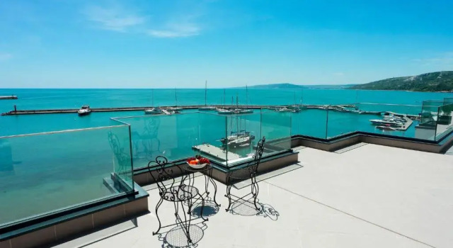 Апартаменты с видом на море Antik Apartments